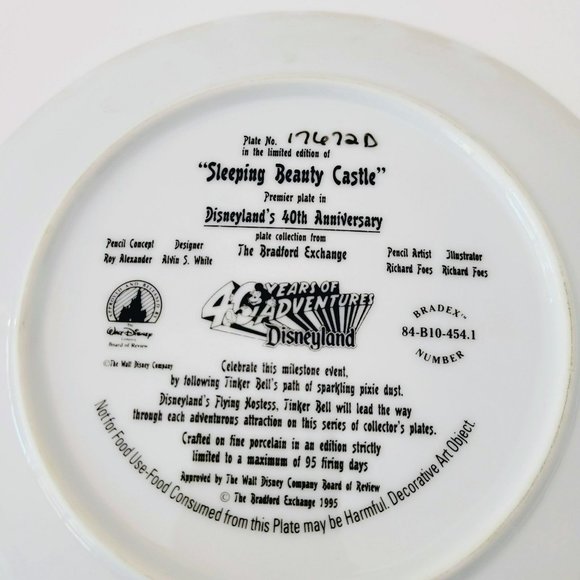 Disney's Sleeping Beauty Castle Anniversary Plate, Disneyland 1955-95 Tinkerbell - Picture 9 of 10